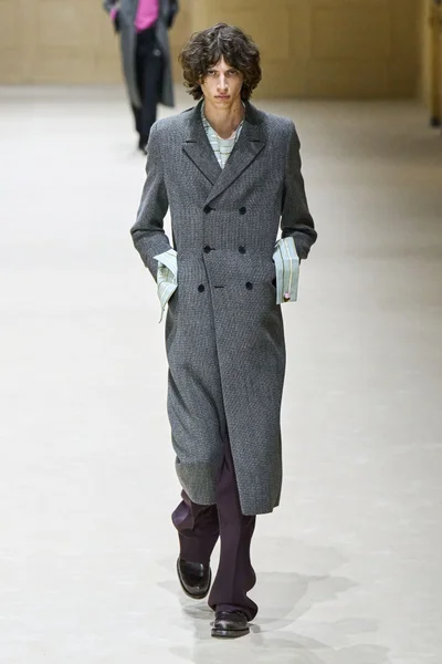 Look 3